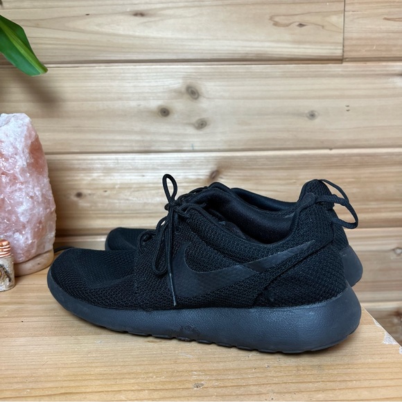 Nike Roshes - Picture 1 of 3